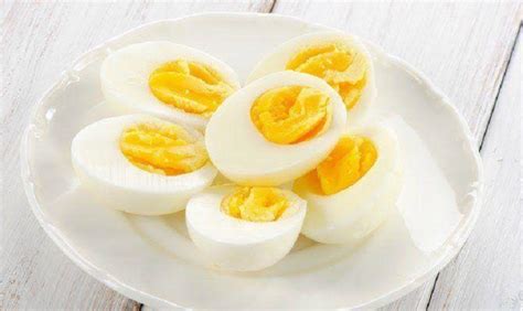 Arti mimpi mengupas telur rebus  Saat akan merebus telur, kita bisa langsung memasukkan telur tanpa harus menunggu air mendidih